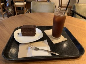 ポールバセット　コロンビアアイスとチョコレートケーキ